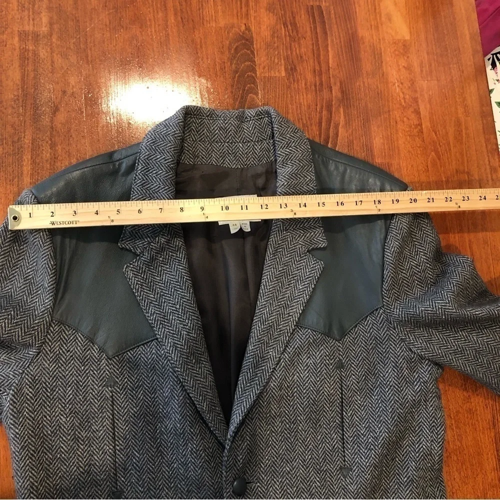 VINTAGE grey herringbone sports jacket leather elbow patches single breasted 44
